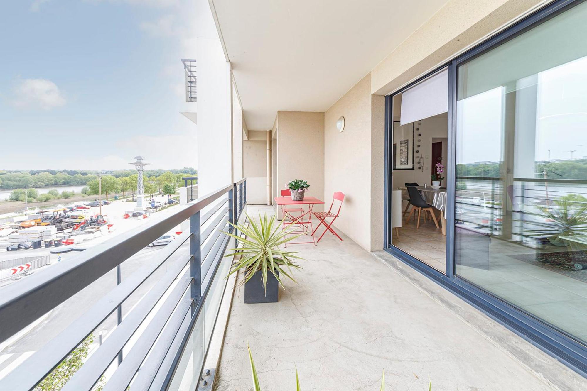 Ferienwohnung L'Aragon Wifi Balcon Vue La Maine Angers Exterior foto